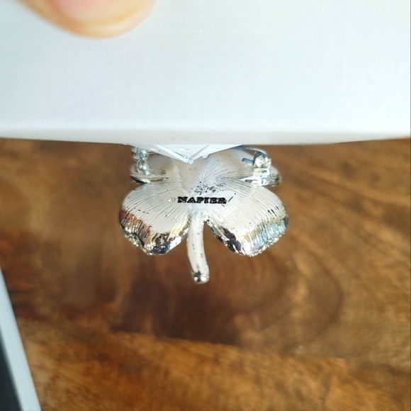 Napier Green Four Leaf Clover Lucky Brooch Pin Silver Saint Patrick's Day - Picture 5 of 5